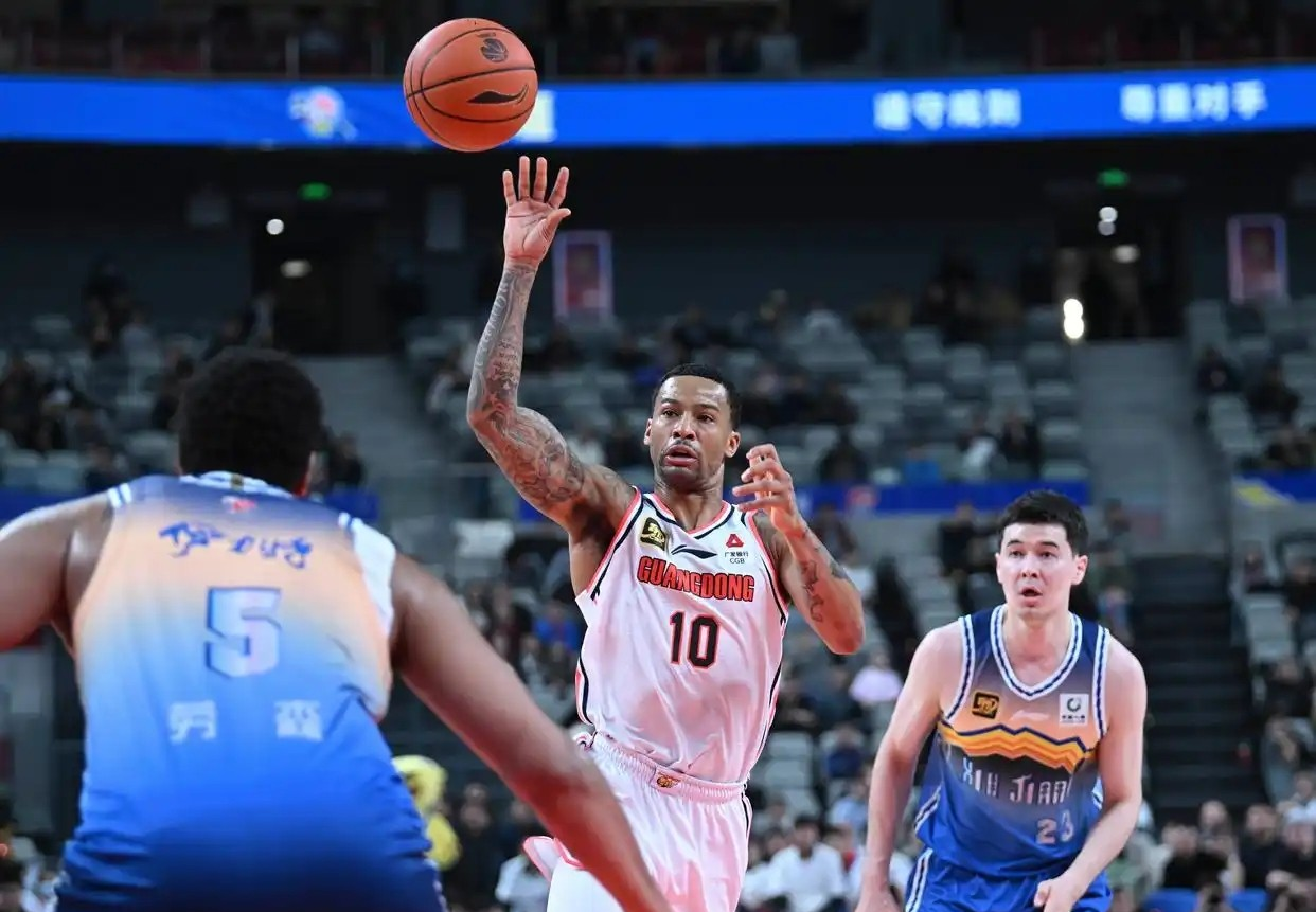 包含今晚NBA常规赛传出新动向；广东宏远内部沟通；管理层表态——球迷炸锅；球探报告显示潜力的词条